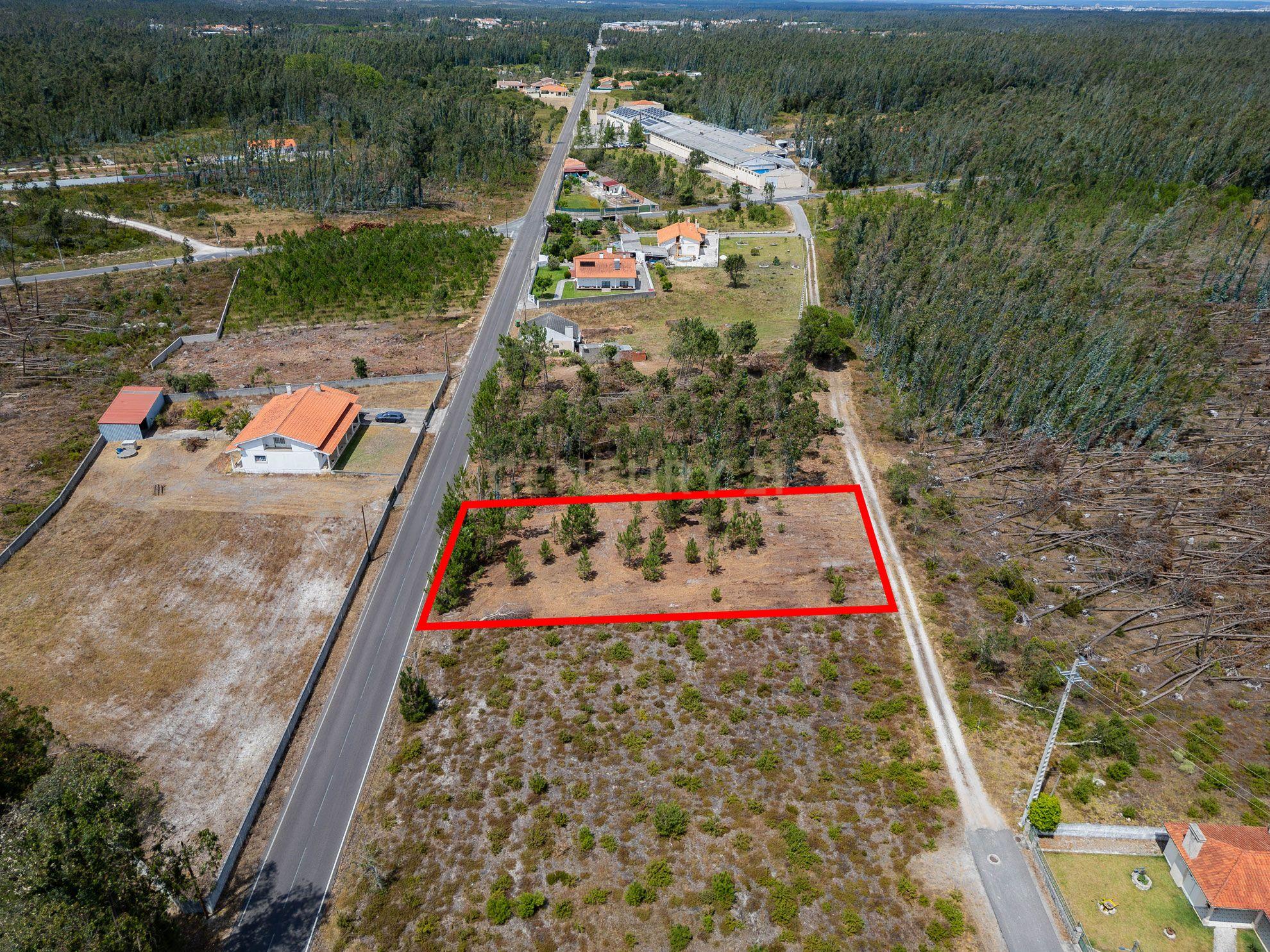 Fotografia 10 de Terreno Urbano com 1.030 m² em Pataias – Localização Premium e Proximidade do Mar