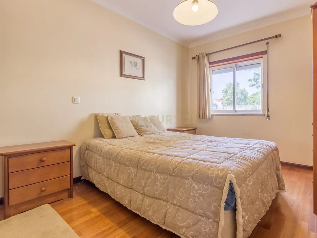 Apartamento T3 em Baixa da Banheira com Garagem - Image 11
