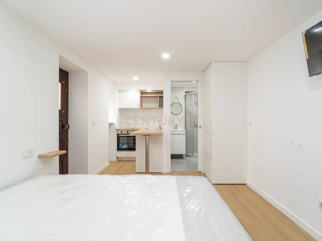 Apartamento transformado em Dois estúdios junto à Praça da República - Image 1