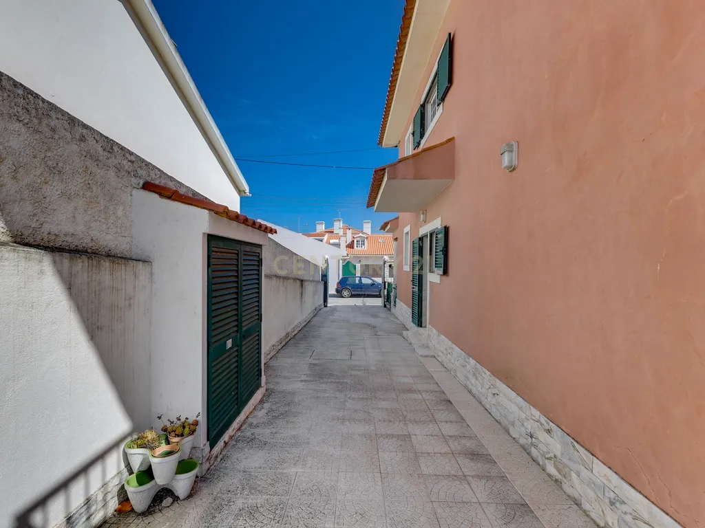 Andar de Moradia T2 com espaço exterior - Image 25