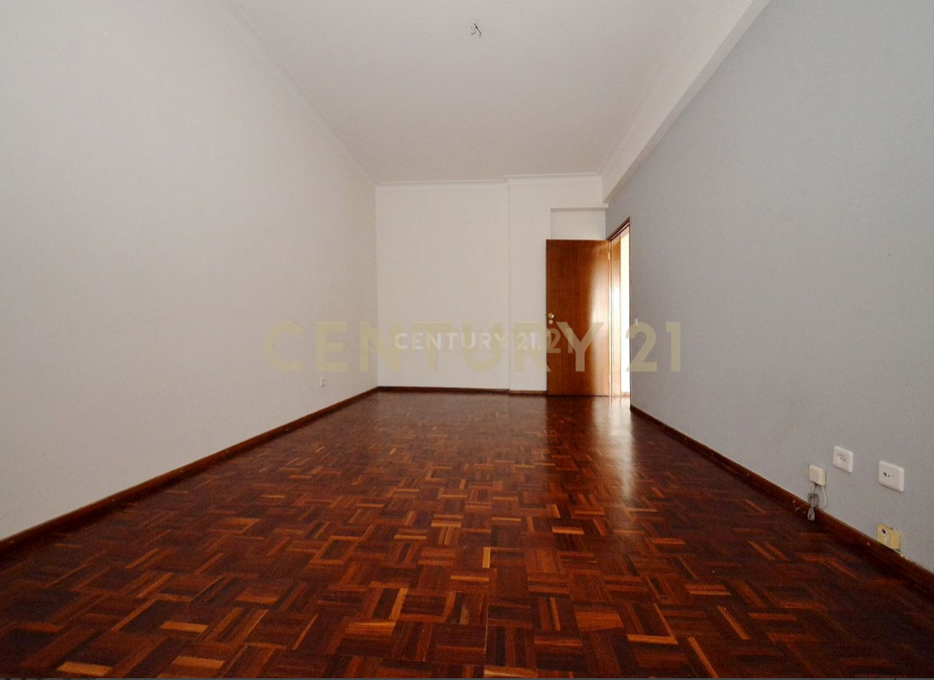 T1 PARA ARRENDAMENTO NA RUA SARAIVA DE CARVALHO JUNTO AO RATO - Image 7