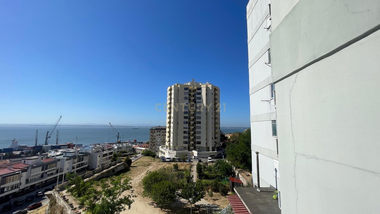 Fotografia 3 de T2 na Praça Dr. Ernesto Rom - Penha de França