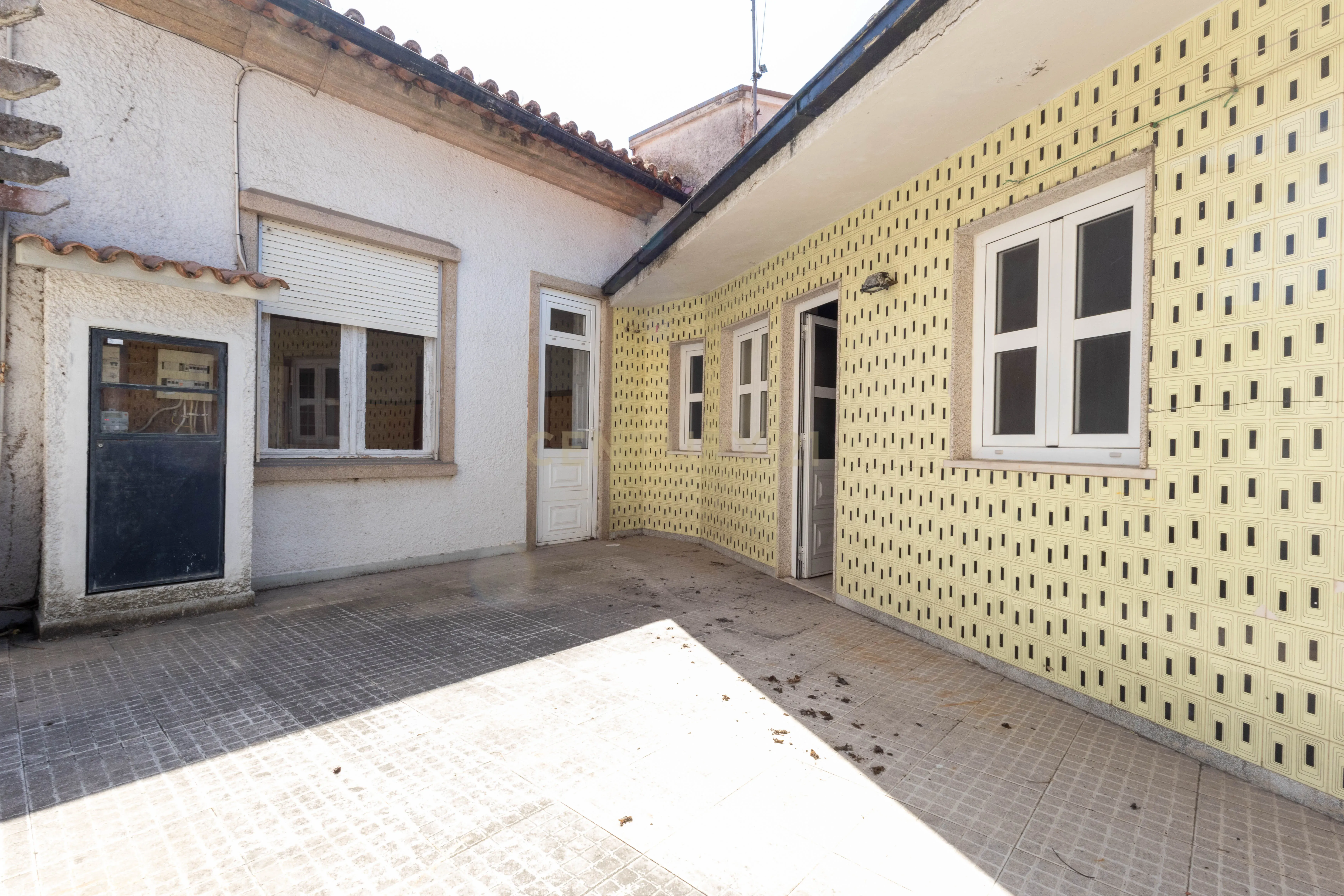 Fotografia 6 de Moradia T4 de Charme, Quatro Frentes com Amplo Espaço Exterior