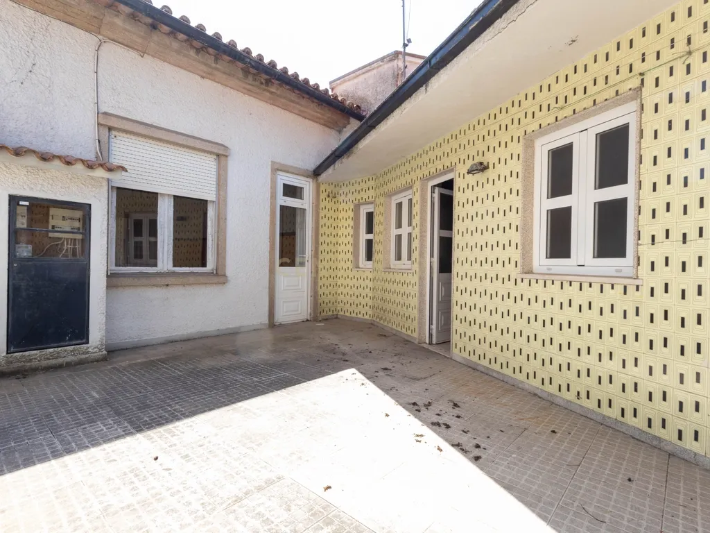 Moradia T4 de Charme, Quatro Frentes com Amplo Espaço Exterior - Image 6