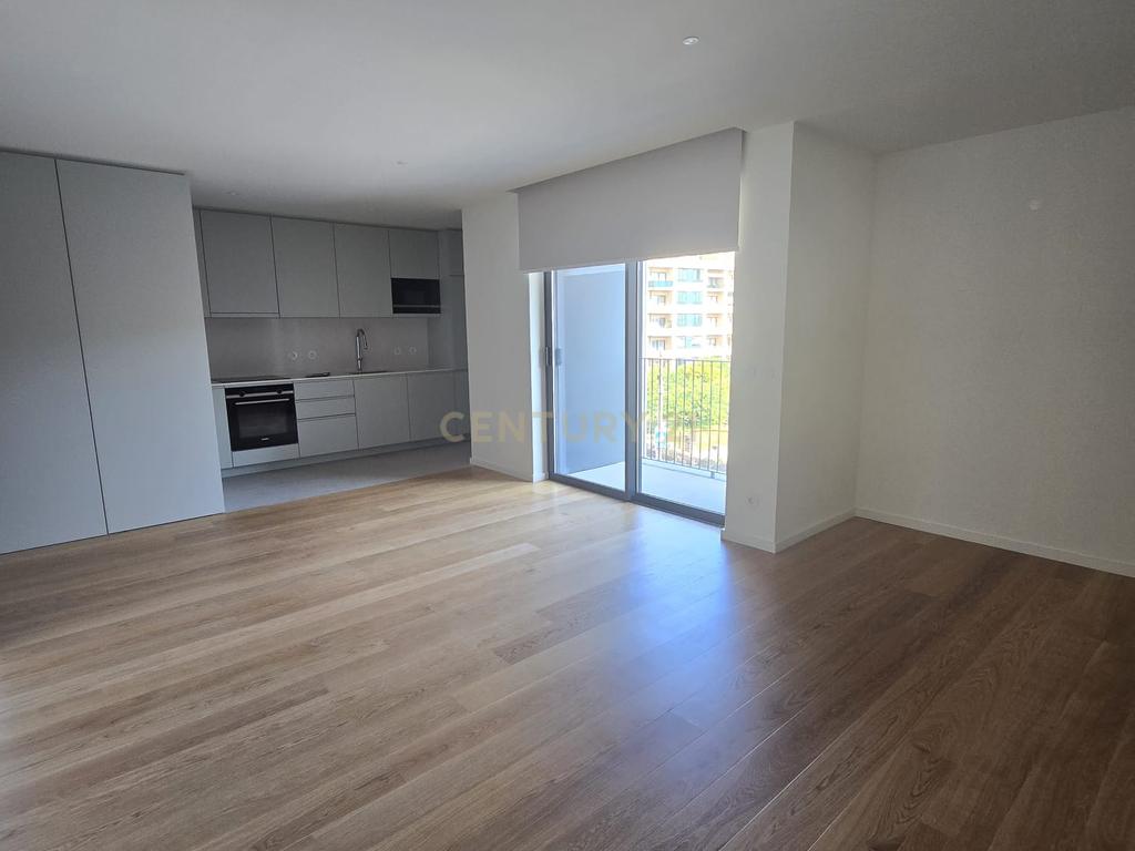 APARTAMENTO T2 | NOVO | SUITE | ARRENDAMENTO | CONDOMÍNIO COM PISCINA| GINÁSIO | PADEL - Image 8