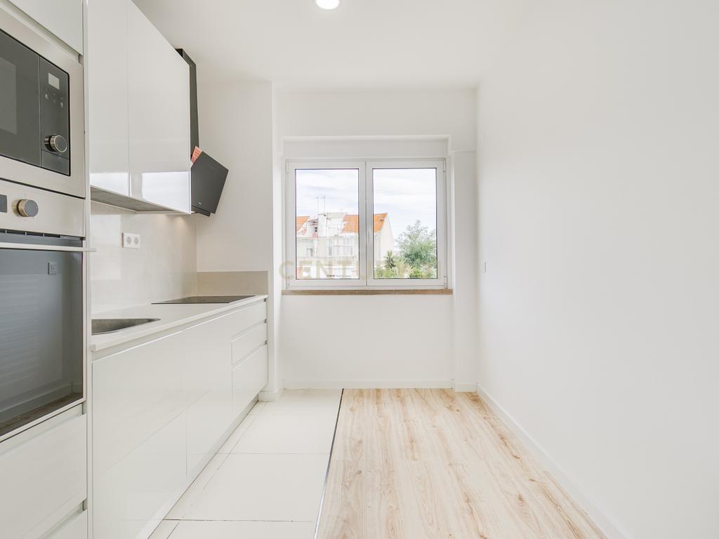 Apartamento T2 Remodelado na Prestigiada Avenida Jaime Cortesão em Setúbal – Próximo da Zona Ribeirinha - Image 22