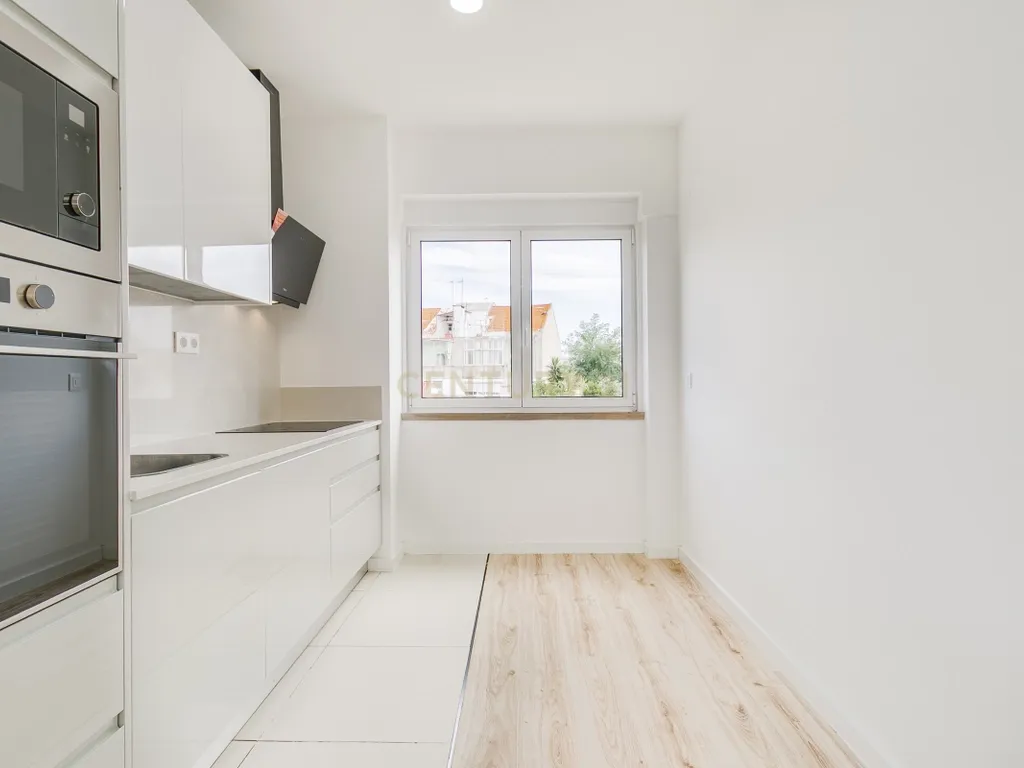 Apartamento T2 Remodelado na Prestigiada Avenida Jaime Cortesão em Setúbal – Próximo da Zona Ribeirinha - Image 22
