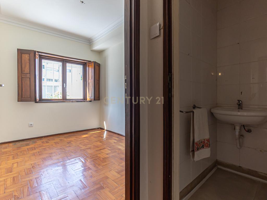 Andar Moradia T5 – Antas, Avenida Fernão de Magalhães – Porto - Image 27