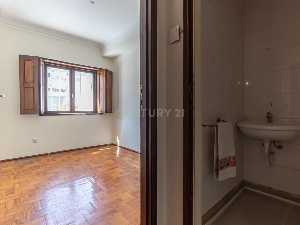 Andar Moradia T5 – Antas, Avenida Fernão de Magalhães – Porto - Image 27