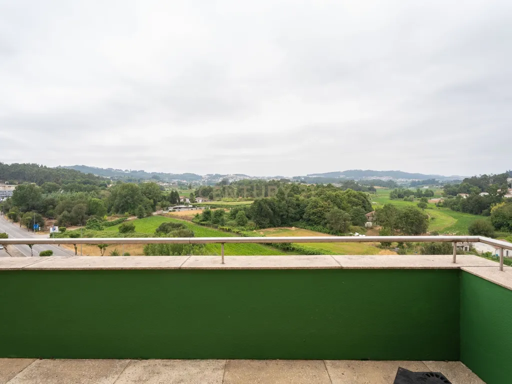 Penthouse Exclusiva T5 – Luxo, Conforto e Espaço em Pleno Coração da Cidade - Image 8