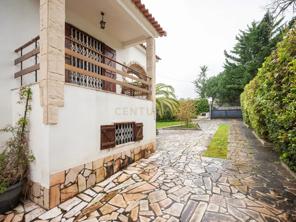 Moradia à Venda no Banzão, zona de Colares - Image 27