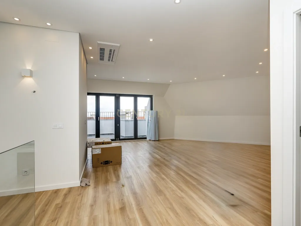 Viva o privilégio do Tejo: T3 Duplex exclusivo no coração de Santa Iria de Azóia! - Image 19
