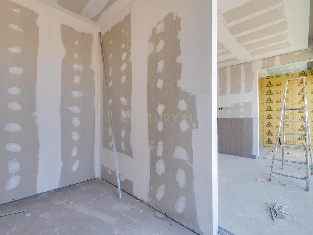 Moradia T5 contemporânea em construção avançada com piscina | Álamos, Guia – Albufeira - Image 17