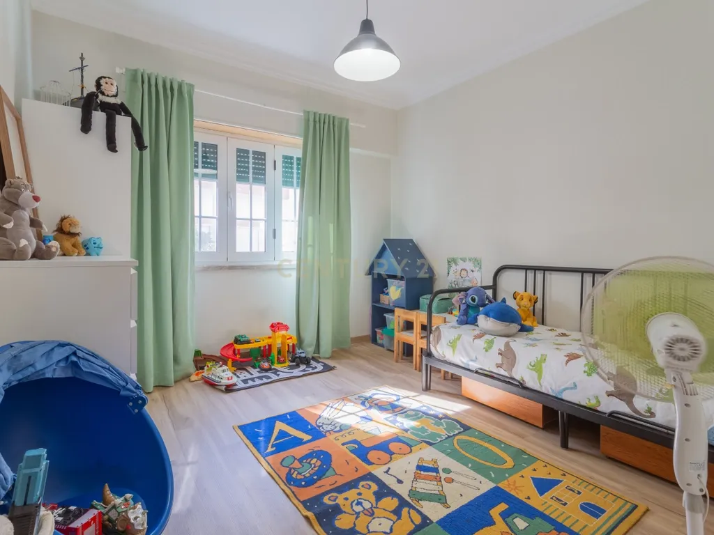 Apartamento Remodelado em Corroios, Seixal T3 + 3, garagem e Terraço - Image 24