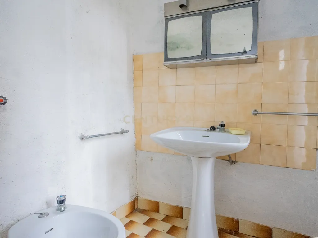 Moradia T3 para recuperar com terreno a 1,5km do centro de Vila Nova de Poiares - Image 15