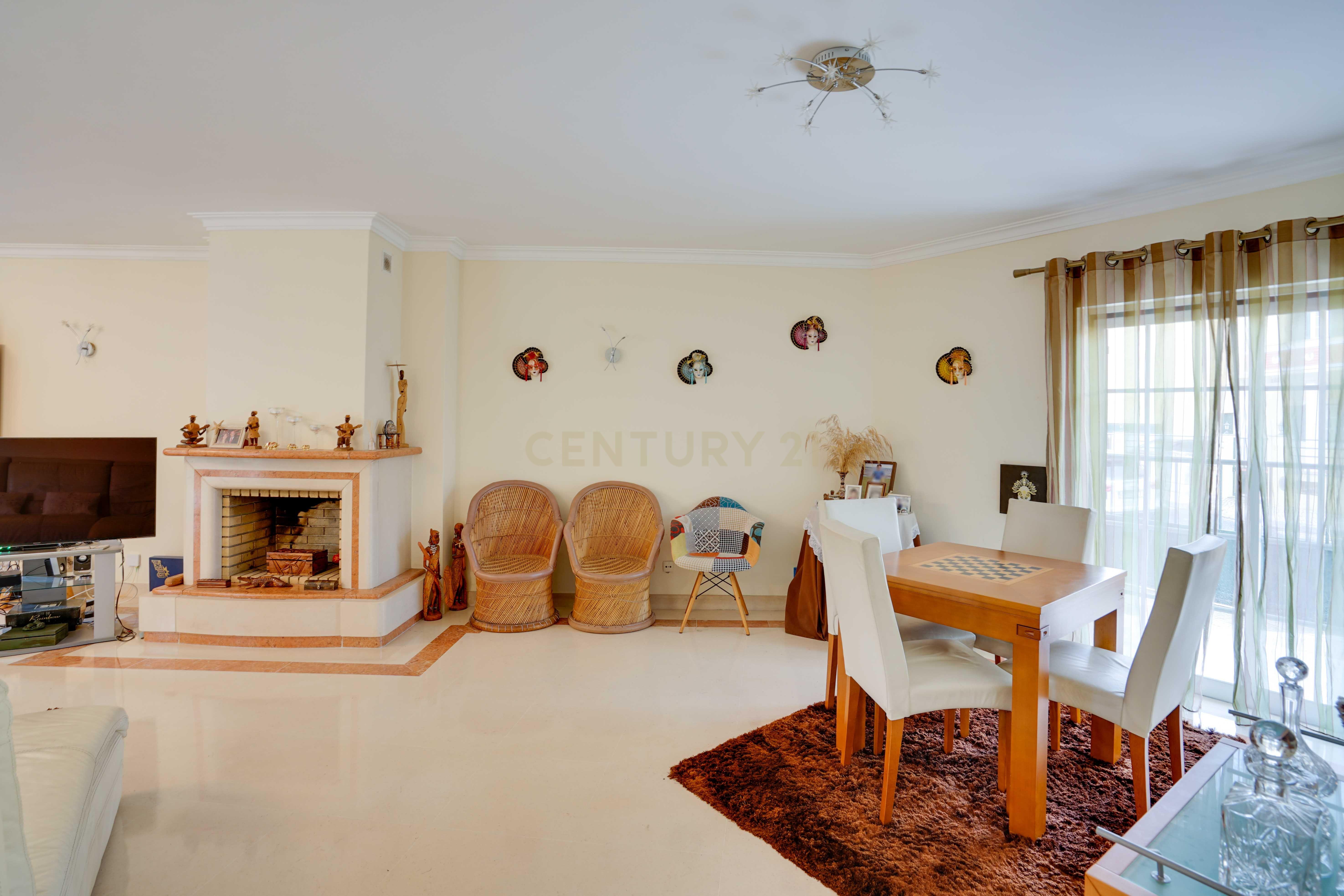 Fotografia 8 de Moradia T5 com Piscina e Jacuzzi em Alcabideche, Cascais