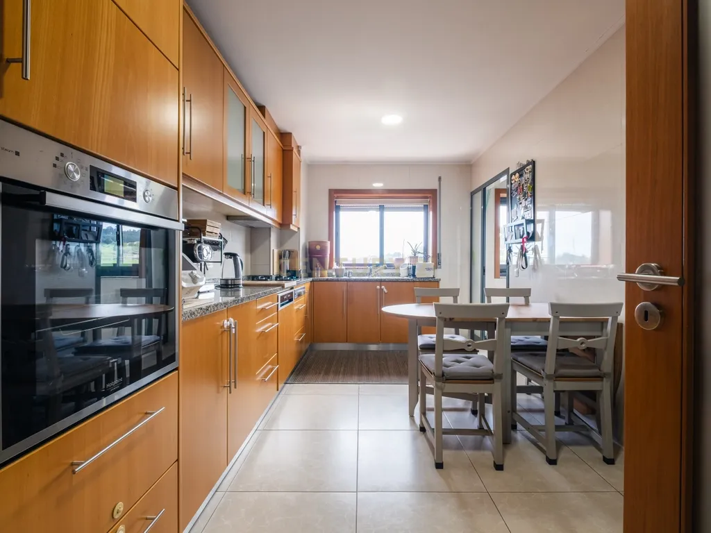T2 de Excelentes Áreas | Suite, Garagem e Arrecadação | Alfena - Image 12