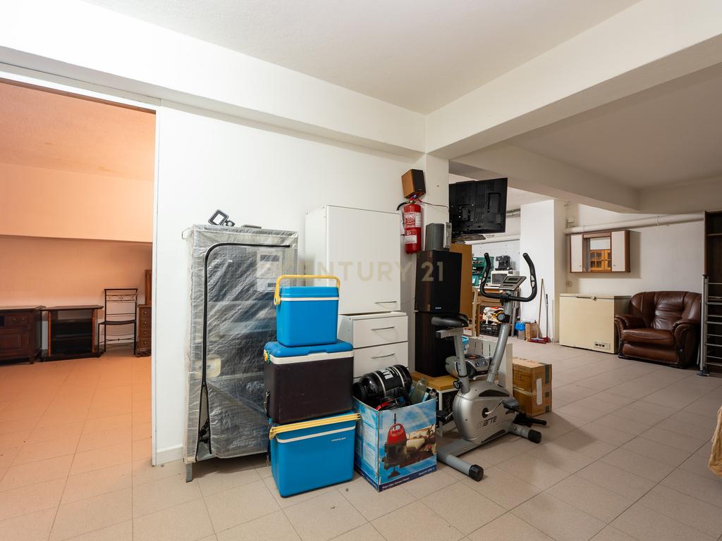 Loja comercial de esquina no Lumiar – junto ao Colégio Planalto - Image 21