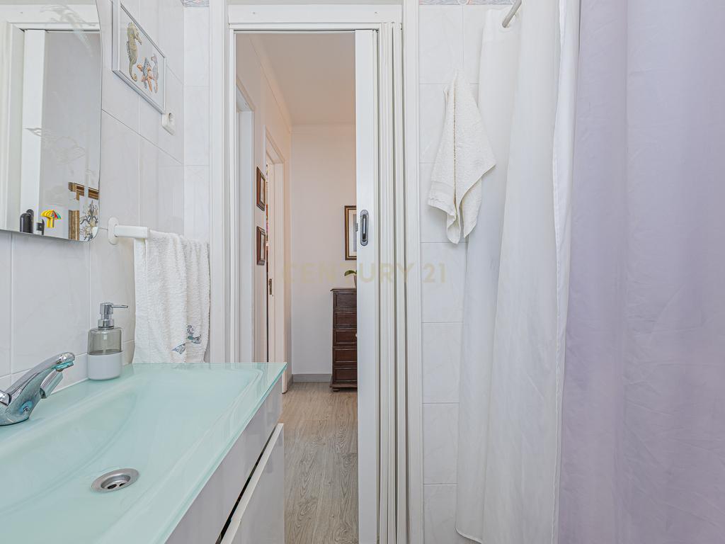 Apartamento T2 parcialmente renovado — Porto Salvo - Image 22