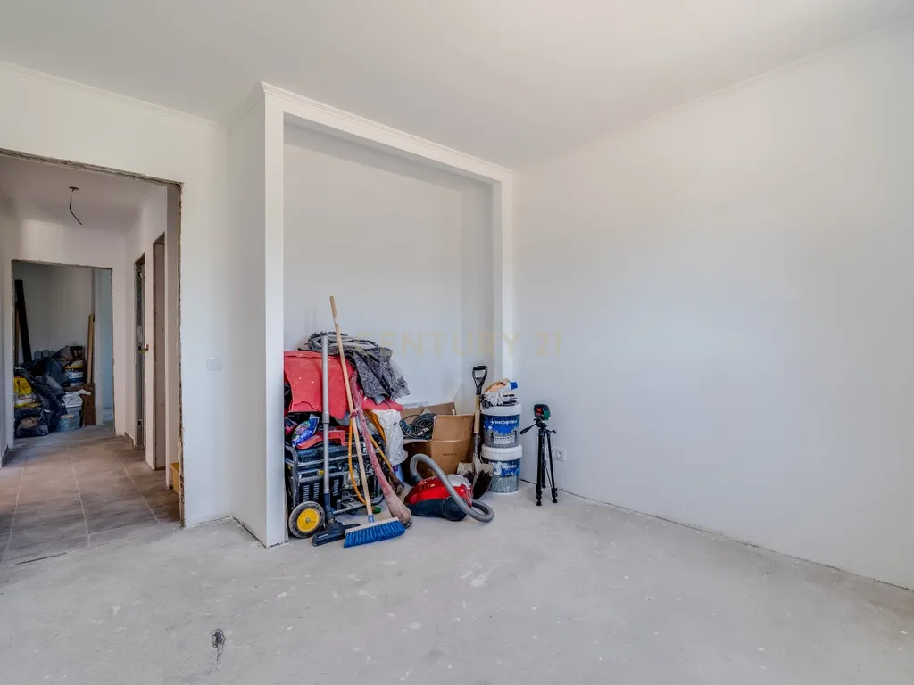 Personalize a Sua Casa – Moradia Terrea T2+2 em Fase de Acabamentos com 500m² de Terreno - Image 13