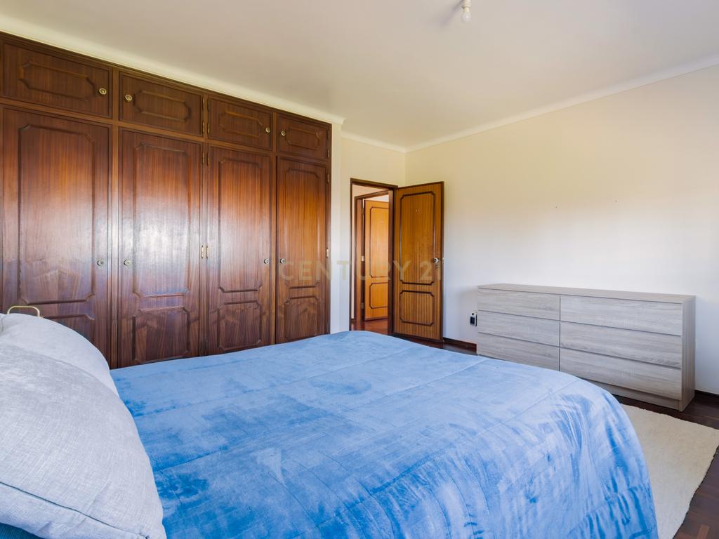 Moradia T5 com terreno - Image 19