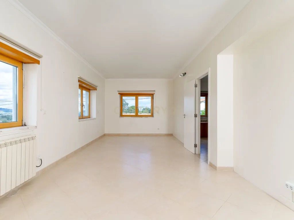 Moradia T4 com Piscina | 426 m² de Construção e Lote de 1.000 m² | Arruda dos Vinhos - Image 25