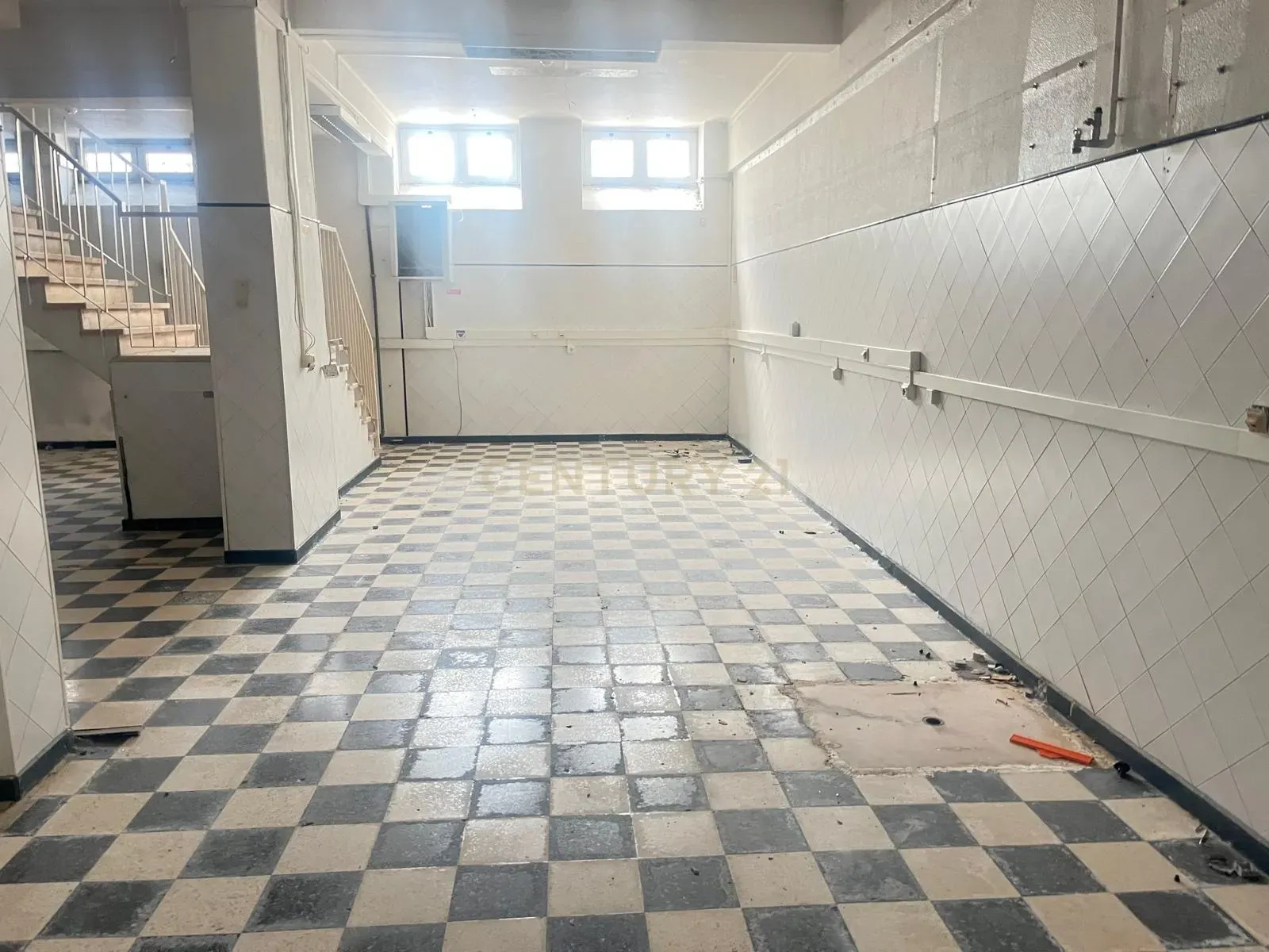 Fotografia 7 de Loja em Benfica, Lisboa - 188m² com 3 casas de banho.
