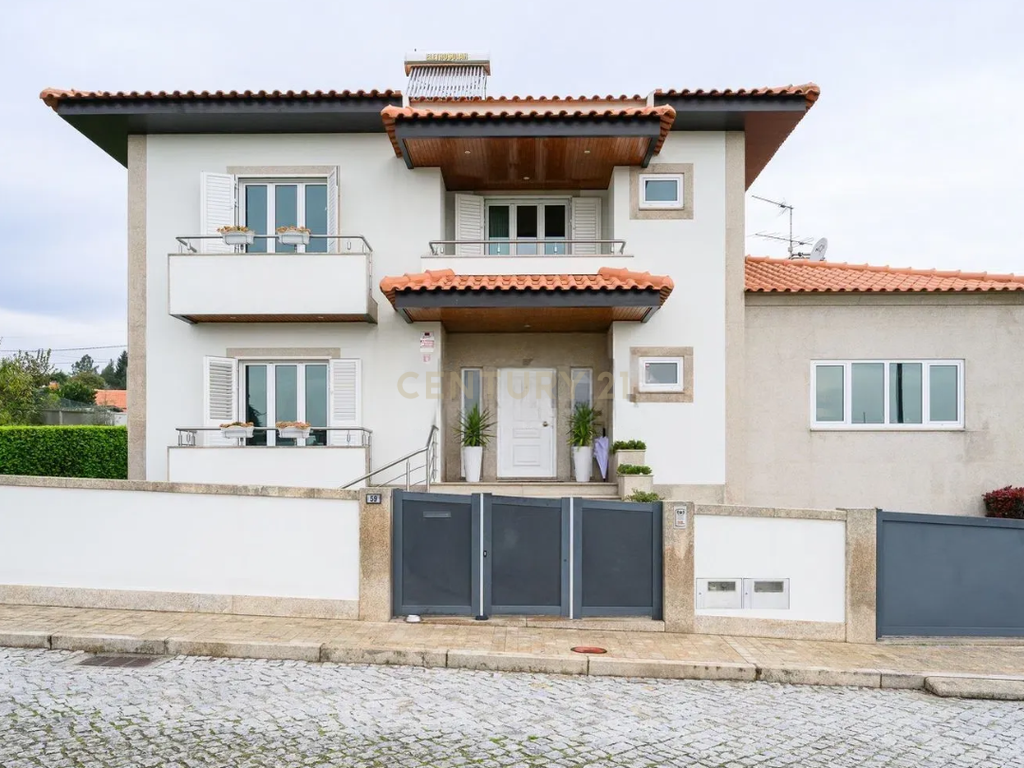 Moradia T5 em Casais Novos, Penafiel- Onde os sonhos em família ganham vida  - Image 1