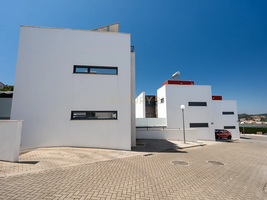 ** Moderna Moradia T4 c/ piscina e rooftop no condomínio privado "Villas do Campo" - Venda do Pinheiro ** - Image 4