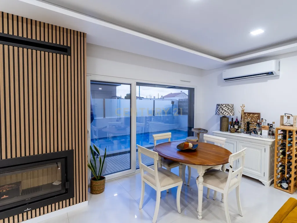 Moradia T3+1 Térrea de gaveto com Piscina, Domótica e Espaço Exterior | Fernão Ferro - Image 28