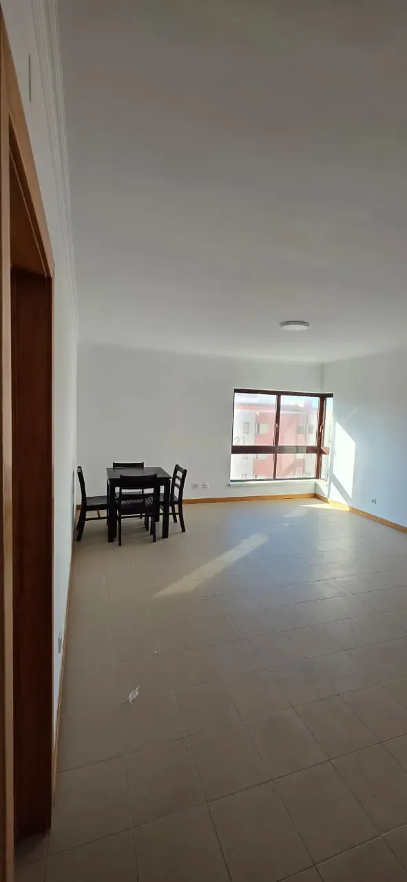 Fotografia 5 de Arrenda-se apartamento T2 para  2º Andar com Elevador em Peniche edifício Berlenga.  Se procura uma zona