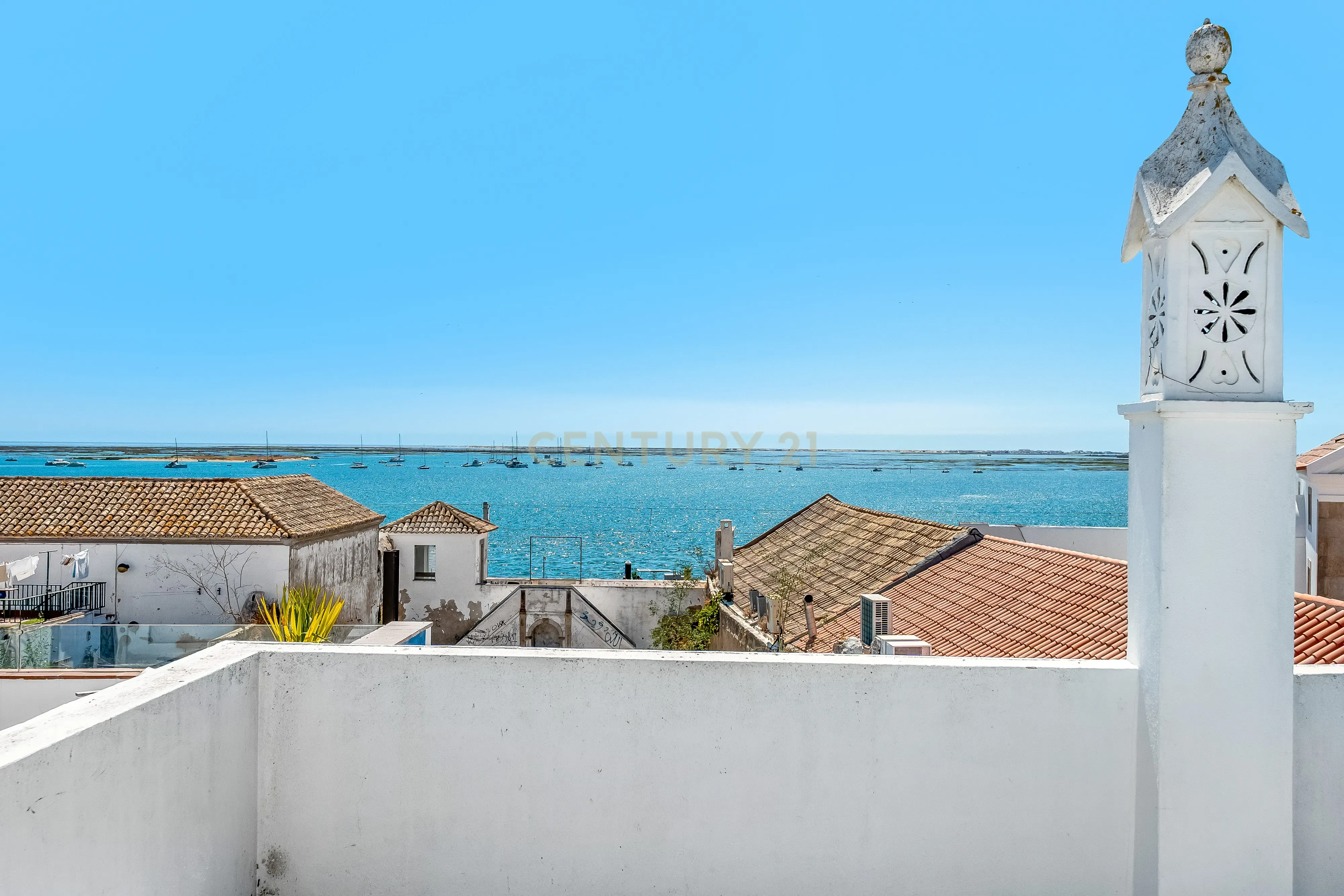 Fotografia 5 de Moradia T3+1 |Terraço com vista Panorâmica sobre a Ria Formosa e a Igreja da Sé |Zona Histórica – Cidade Velha de Faro