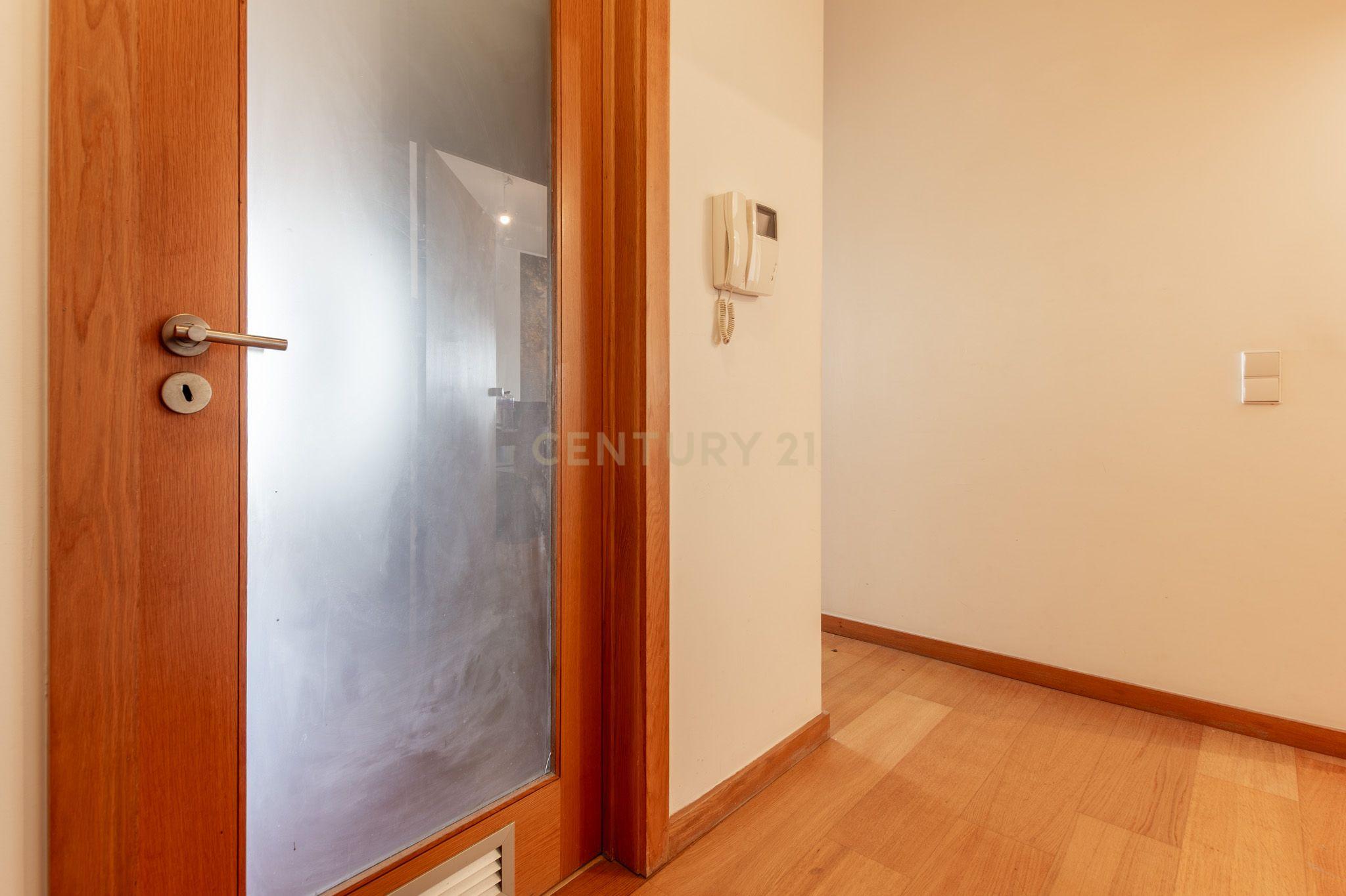 Fotografia 9 de Barreiro / Lavradio - Apartamento de 4 assoalhadas com varandas e lugar de parqueamento e elevador