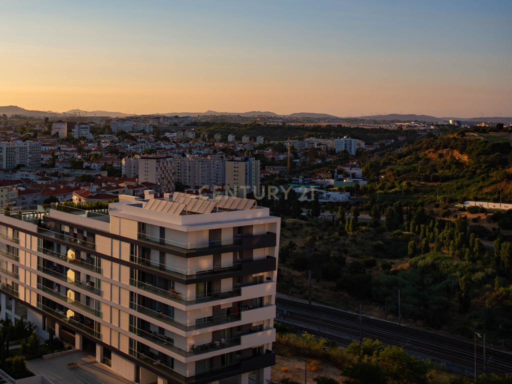 Apartamento T4 duplex com 3 estacionamentos e piscina privativa - Areeiro - Image 20