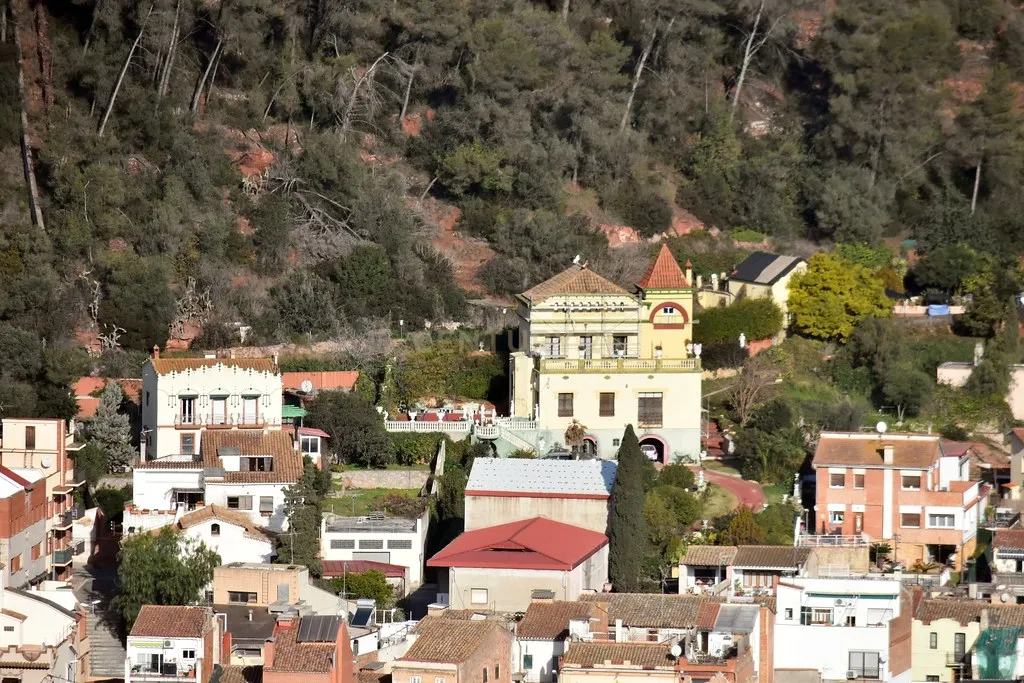 Terreno urbano em Cervelló com vistas abertas e máxima luz natural - Image 2
