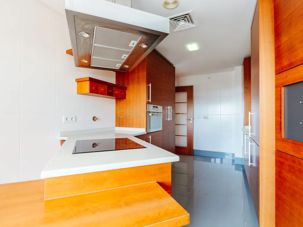 Apartamento T3 com vista da Varanda sobre o Rio Tejo nos Terraços da Ponte Sacavém - Image 3
