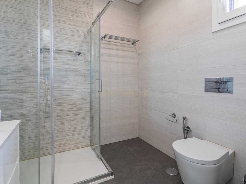 Luxuosa Moradia T5 em Odivelas com Vista Panorâmica - Image 26