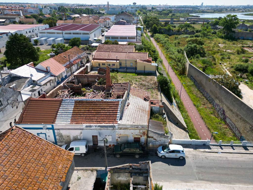 Montijo - Lote para construção de prédio com 3 andares com 558 m2. Vista Rio - Image 6