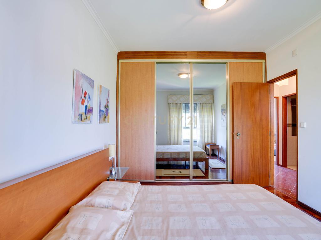  Moradia em Santa iria de Azoia com Vista Panorâmica e Jardim - Image 30