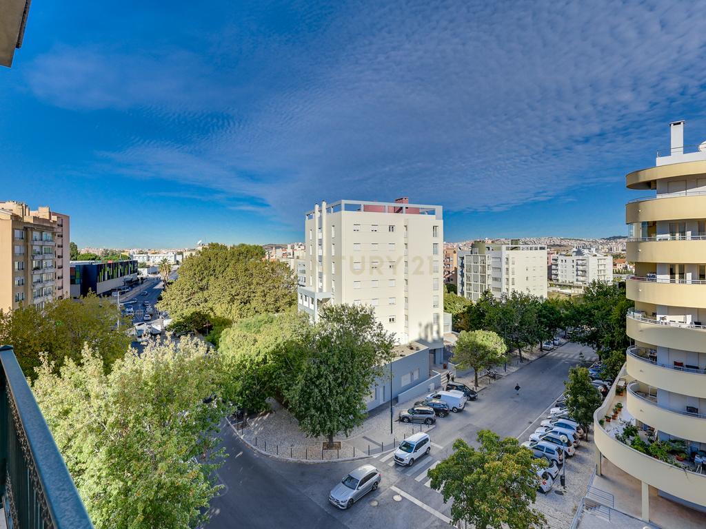 Apartamento T3+Box em Telheiras – Rua Fernando Lopes Graça - Lisboa - Image 33