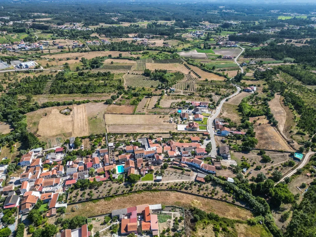 Casa antiga para recuperar com terreno e árvores de fruto, Alhadas, Figueira da Foz. - Image 39