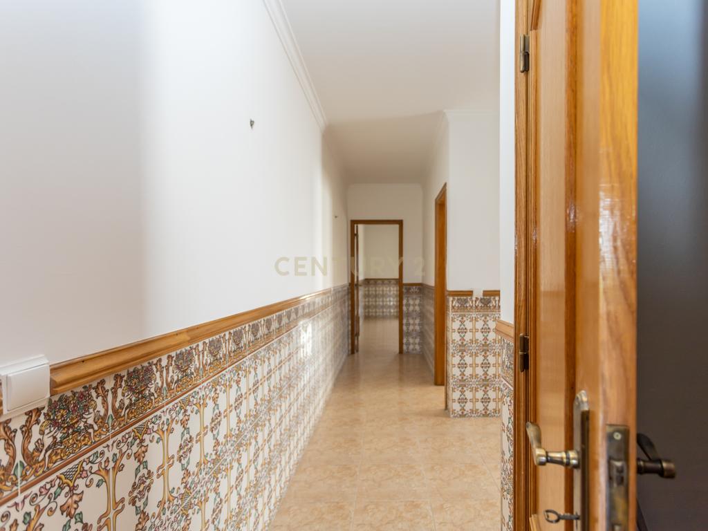 Moradia de 6 assoalhadas em lote de 500 m2 - Image 10