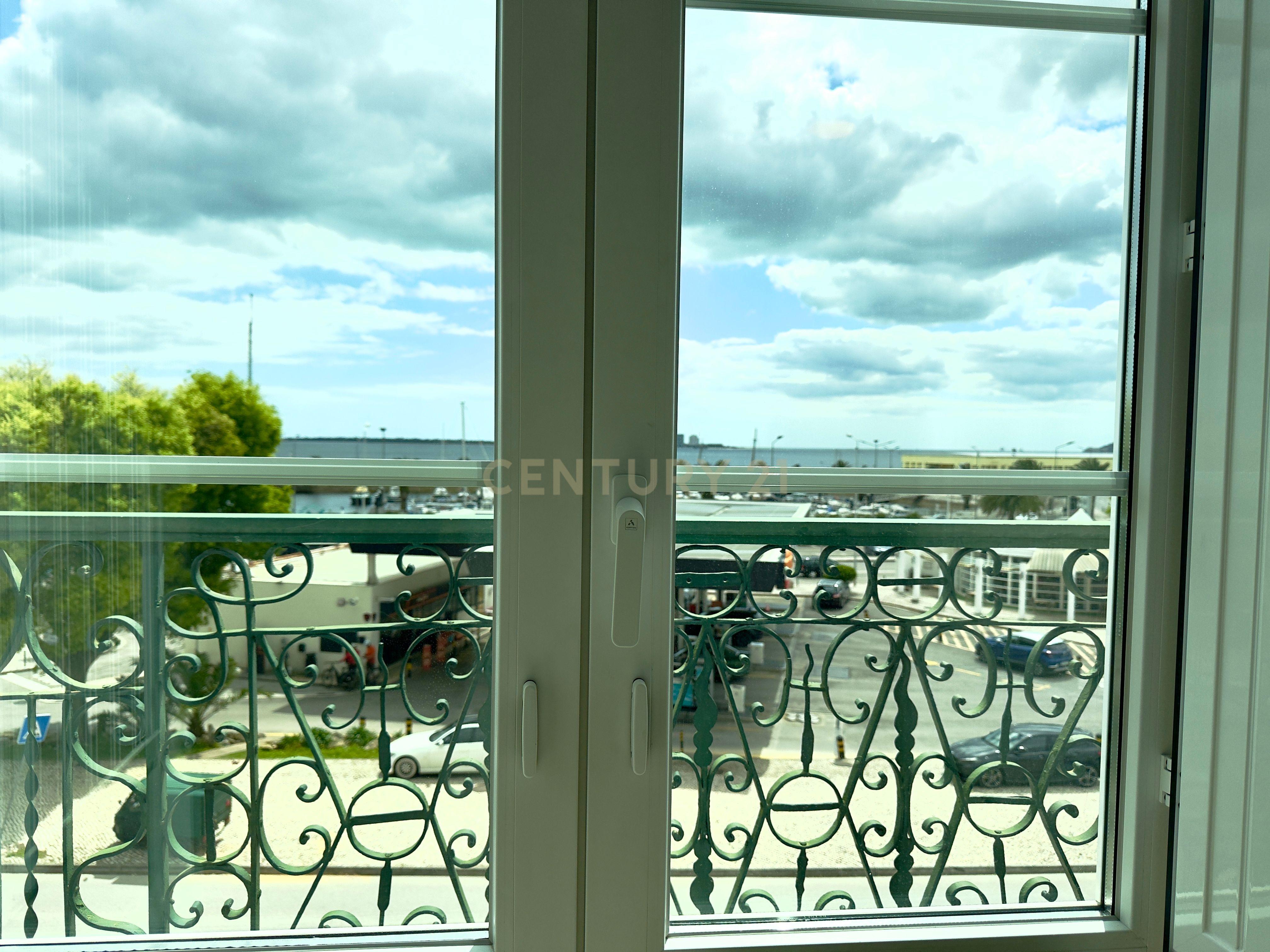 🏡 T3 com Terraço Privativo na Avenida Luísa Todi – Setúbal - Image 5