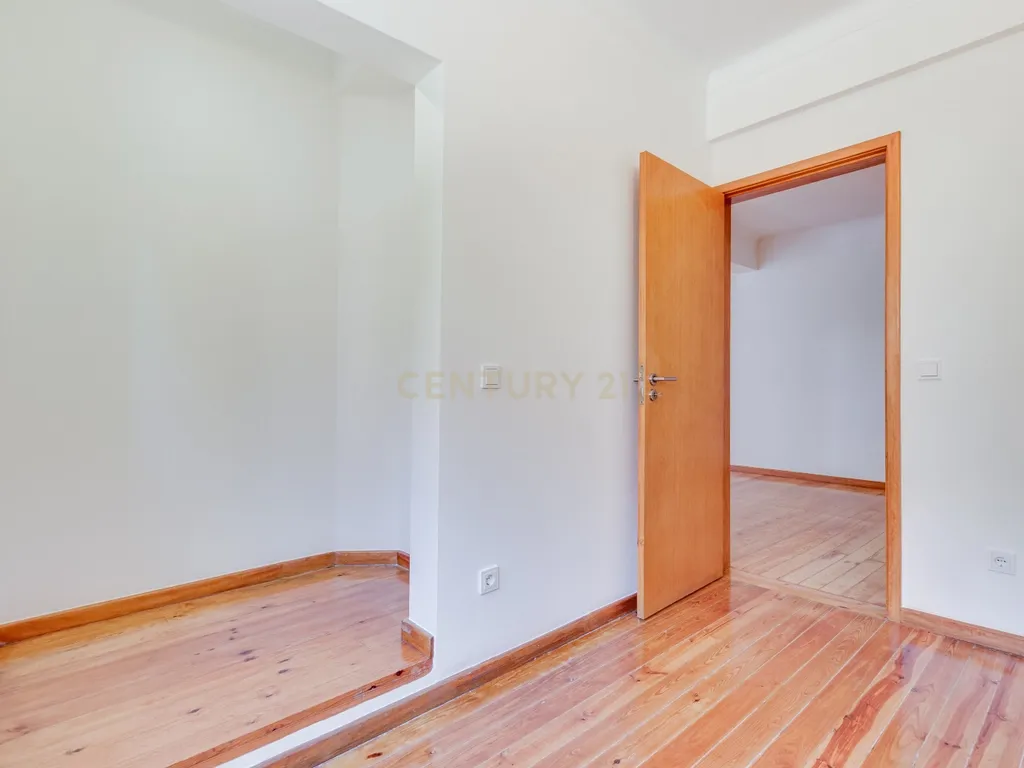 Apartamento T3 | 125 m² | Praça Pasteur – Lisboa - Image 8