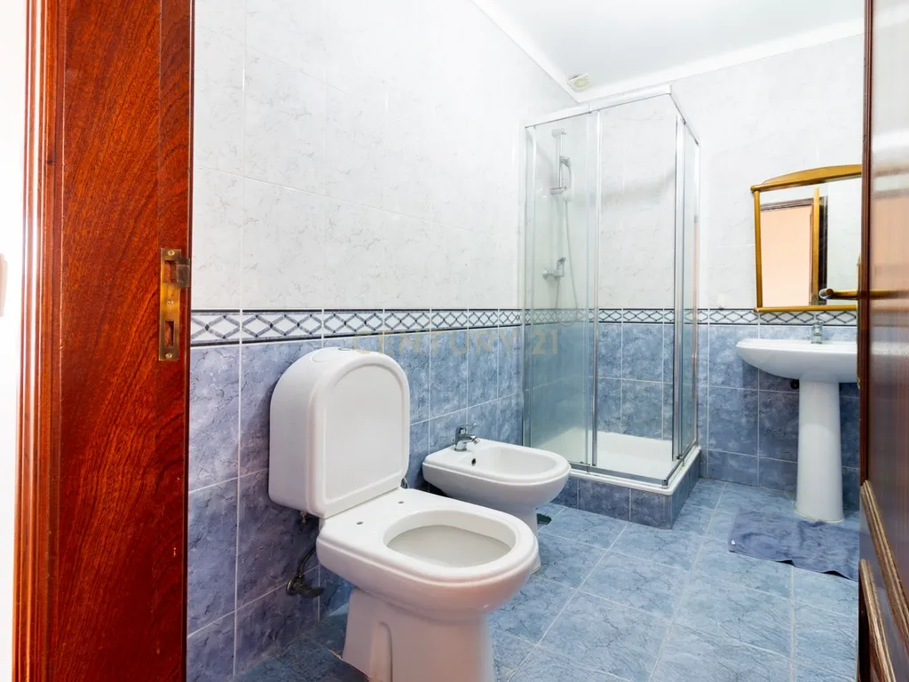 Excelente Moradia T3 , espaço exterior e garagem – Marinha Grande - Image 12