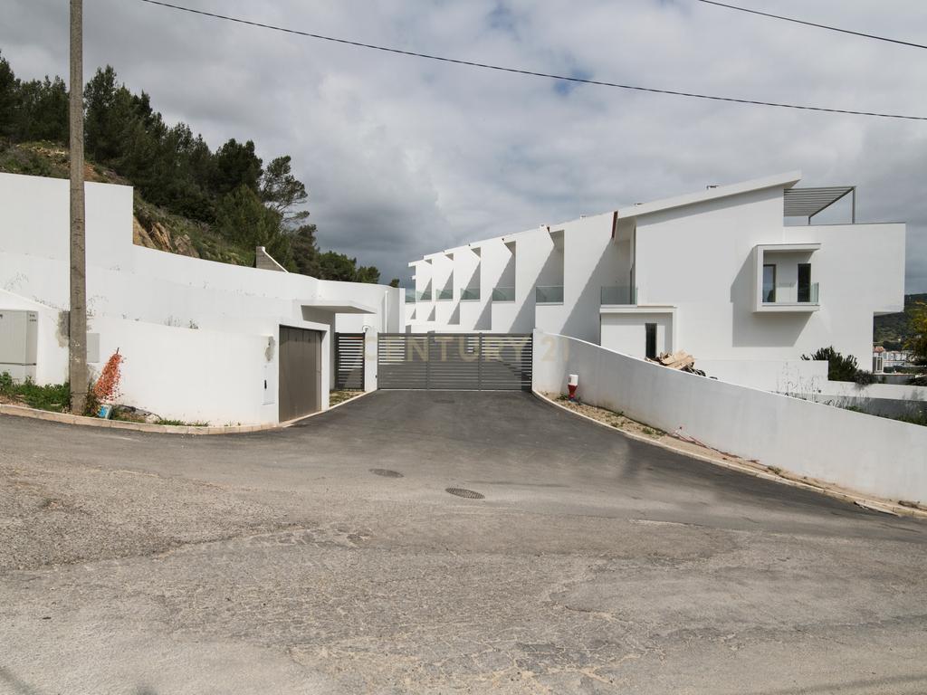 Condomínio Villas d’Ouro – Exclusividade e Conforto no Coração de Sesimbra - Image 75