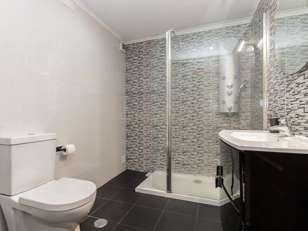 Apartamento T2 na Quinta da Carcereira - Sobreda - Image 12