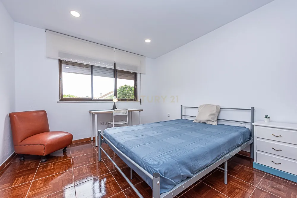 Alojamento Estudantil LÁ-SALETTE ( quarto Melro Azul 11m2 ) - Image 2