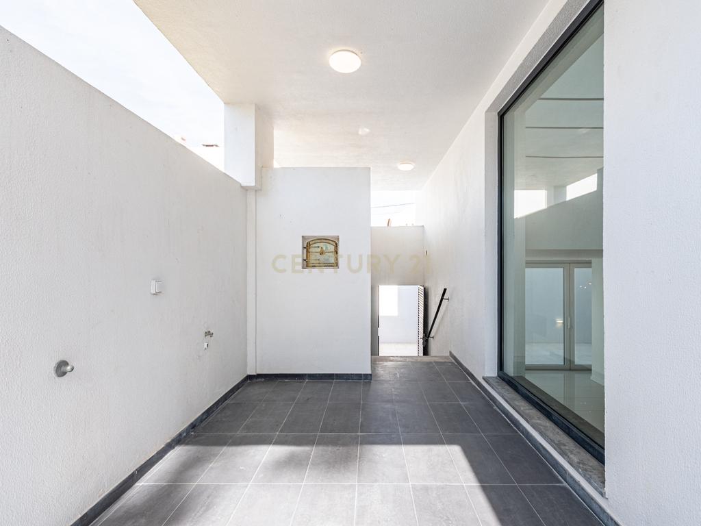 Moradia T3 com 3 Suites e Arquitetura Distinta em Samouco, Alcochete - Image 41