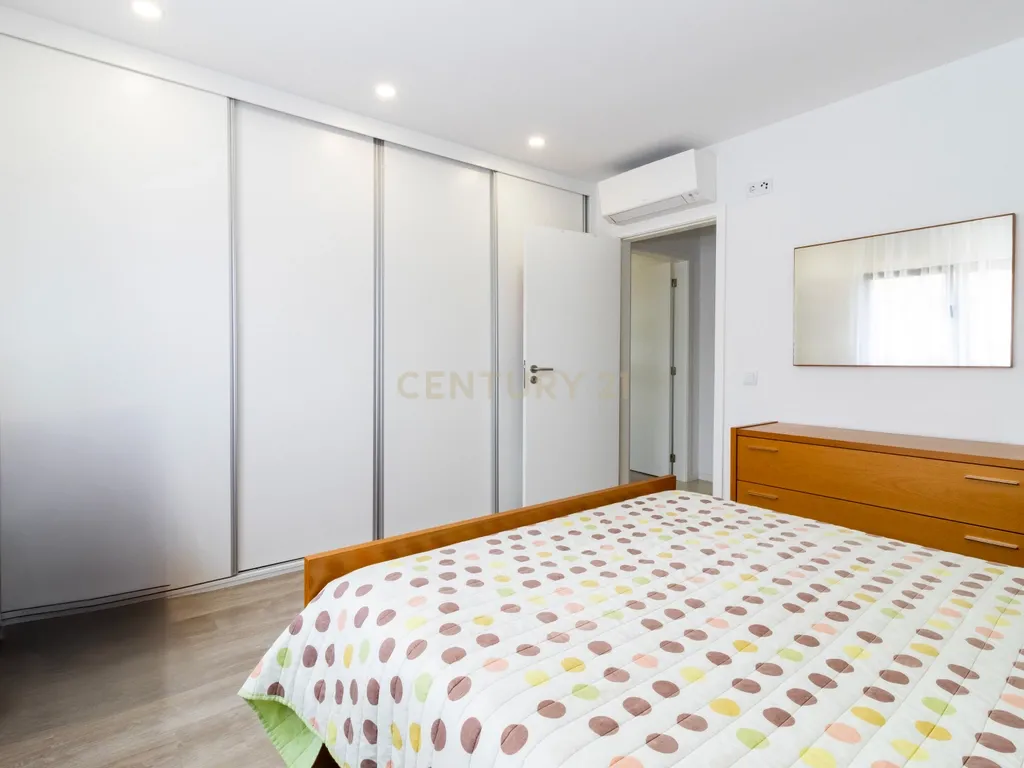 Excelente Moradia T3 Térrea SEMI-NOVA em Alcobaça com Jardim e garagem - Image 9
